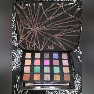 URBAN DECAY VICE LIMITED EDITION EYESHADOW PALETTE AND BAG